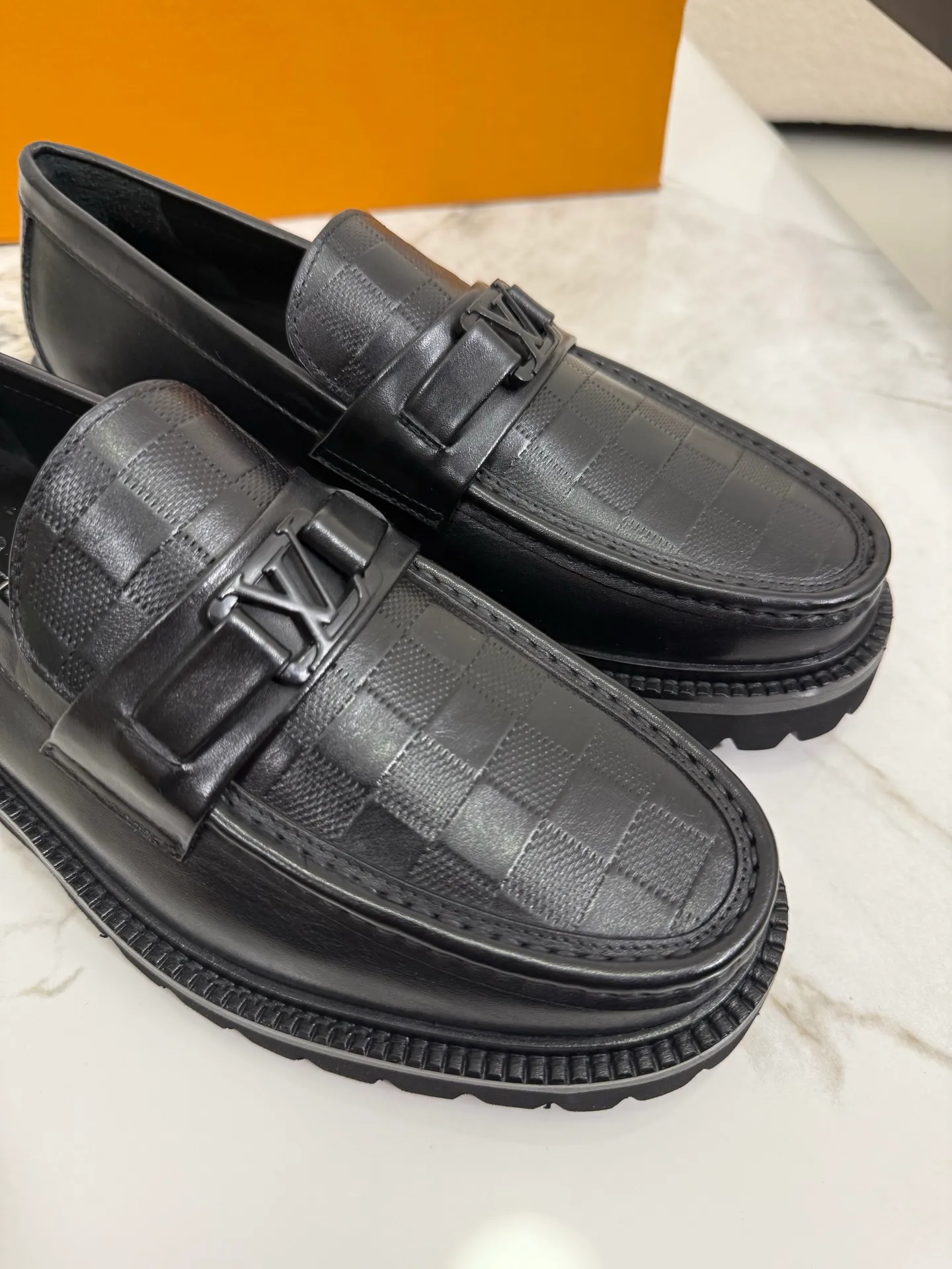 [L Family] Top P: 800💰 ▪️Size: 39-44 (38.45 custom-made) The top male god leather shoes Lv series are sold at the same time with original factory configuration, original cowhide fabric imported from Italy, soft and comfortable, imported water-dyed cow lining, soles: original ultra-light French foam outsole super comfortable, original factory with single goods 🔍🔍high quality, can be entered and exited at will, welcome to compare and synchronize.